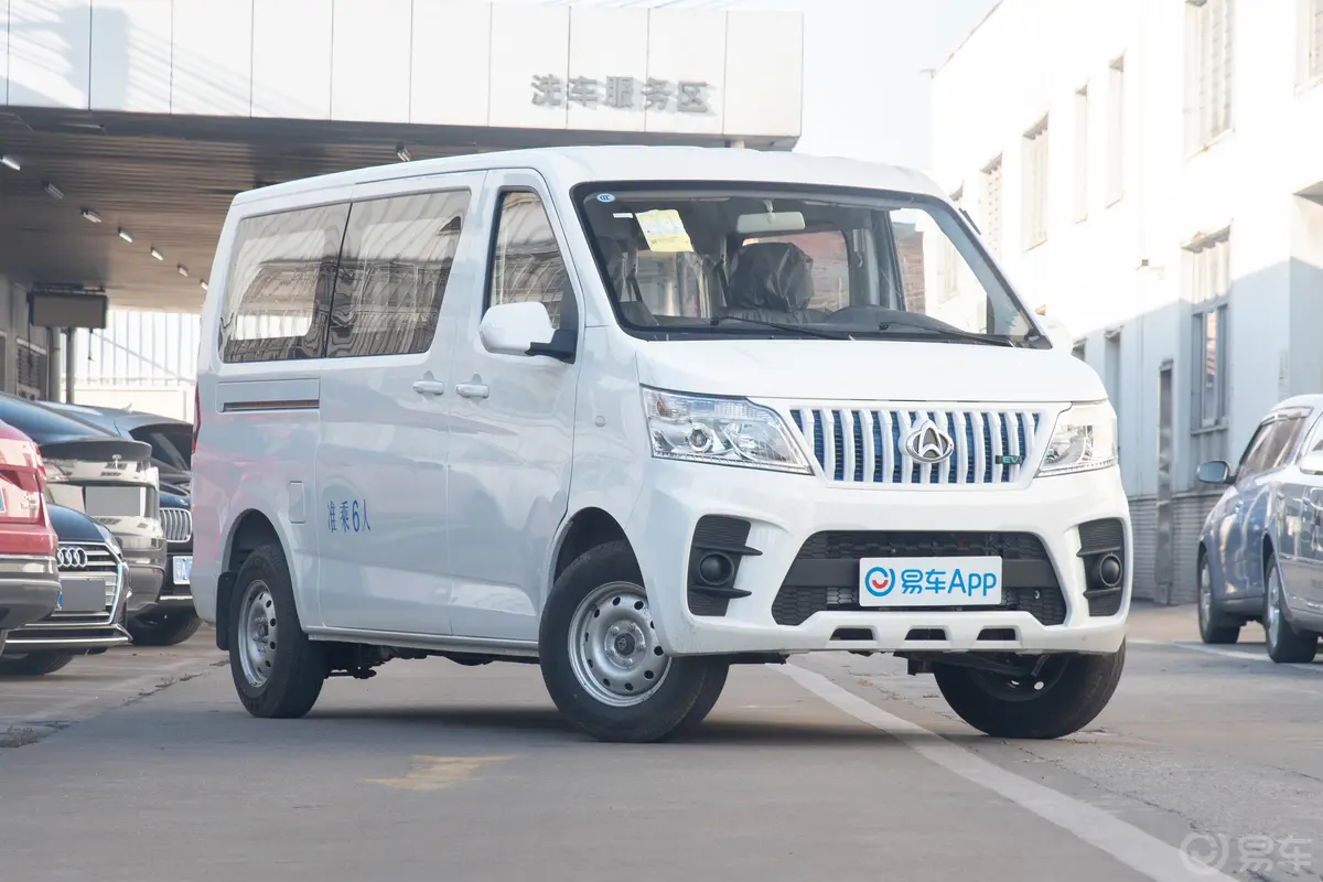睿行EM60270km 平顶对开门 6座侧前45度车头向右水平