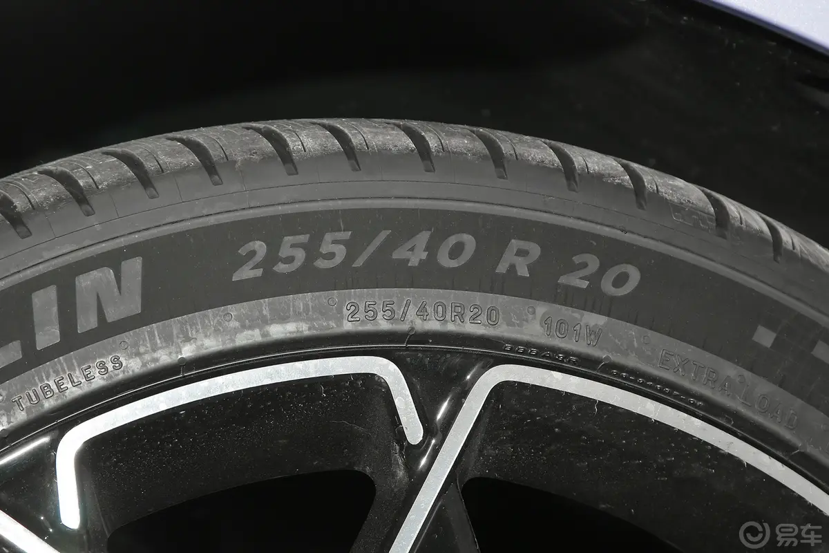 ZEEKR 007688km 后驱智驾版前轮胎尺寸