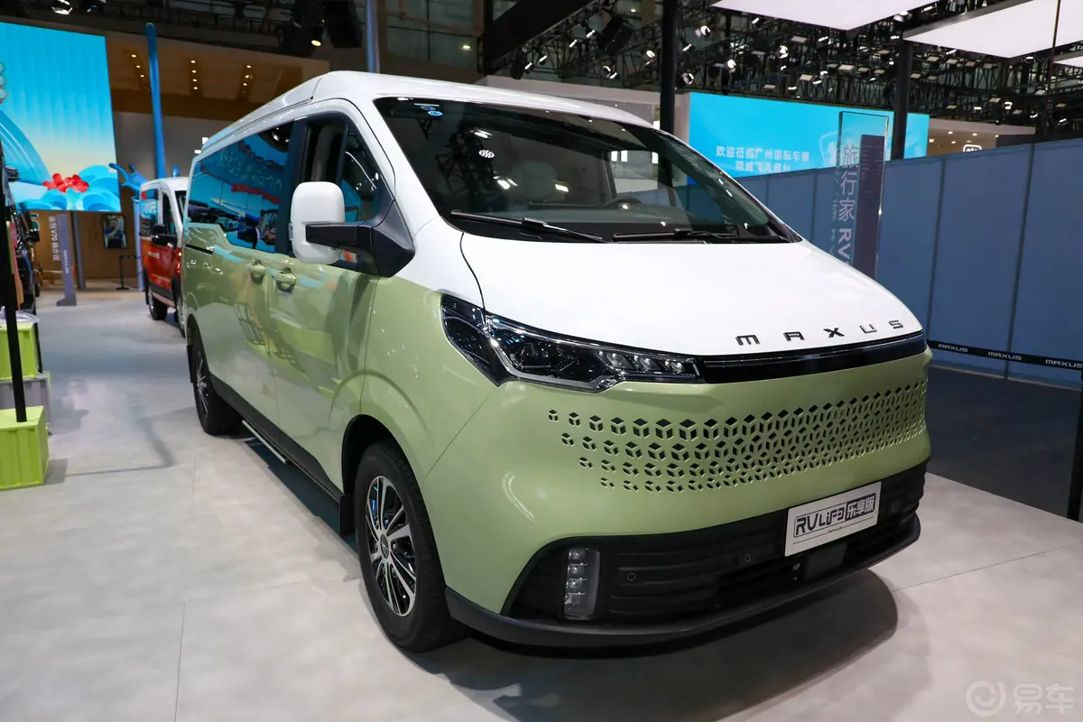 大通V70房车旅行家RVLIFE乐享版 2.0T 豪华版侧前45度车头向右水平