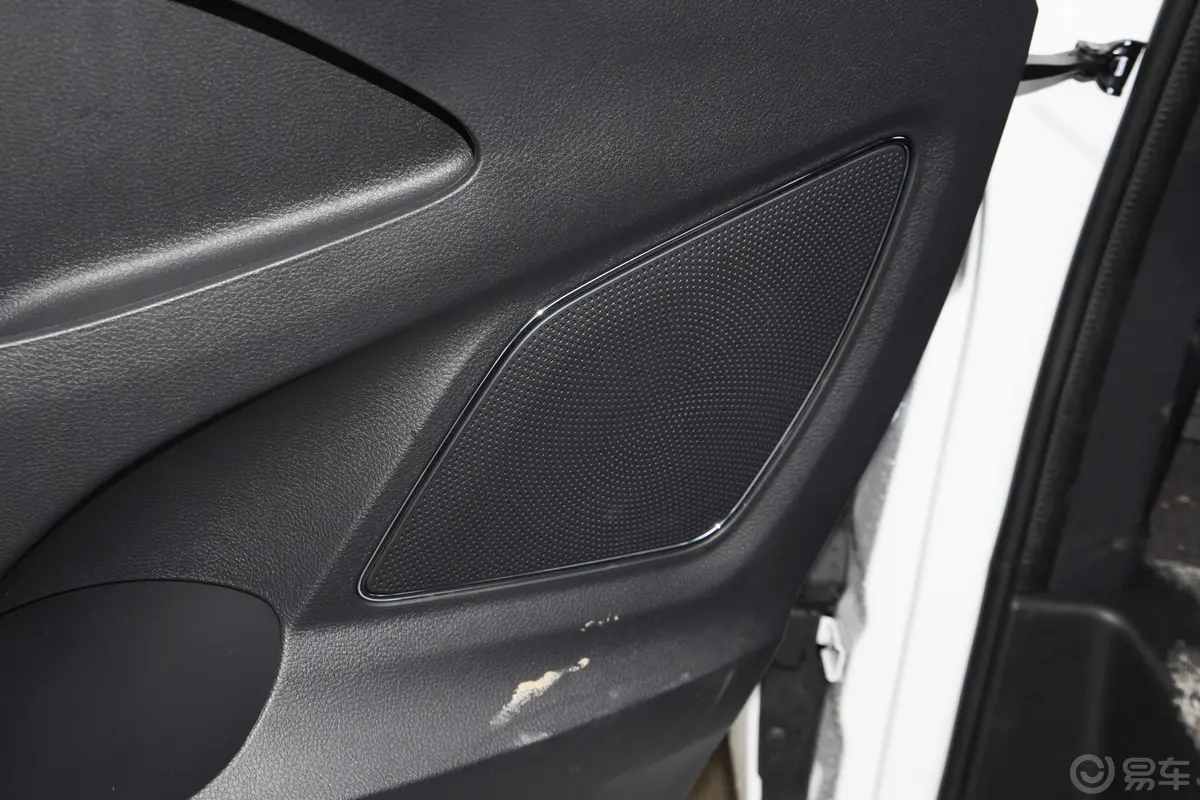 大通G102.0L 手动多功能版 汽油 7座音响和品牌