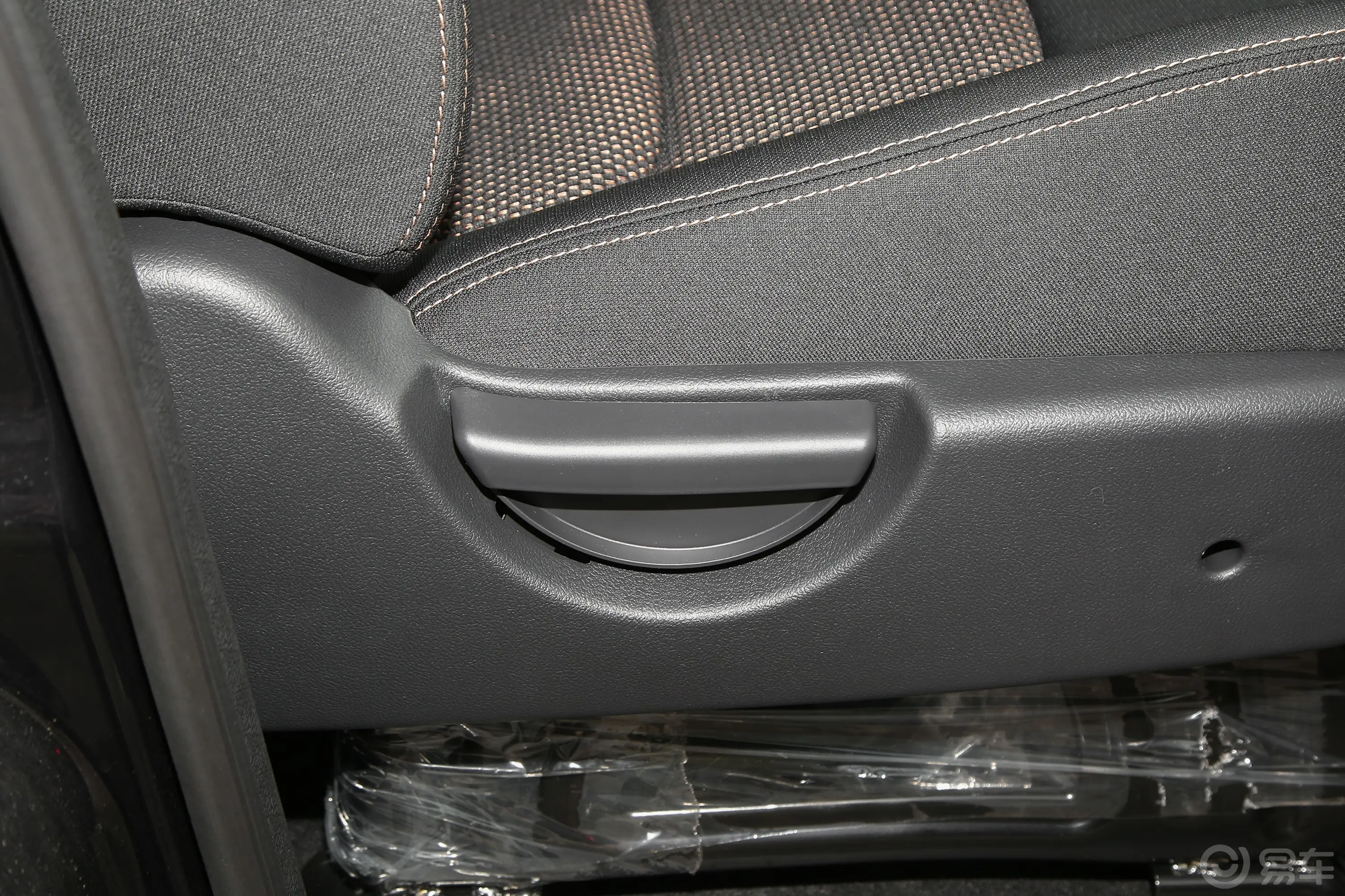 瑞风M3 PHEV2.0L 85km 舒适版 7座副驾座椅调节