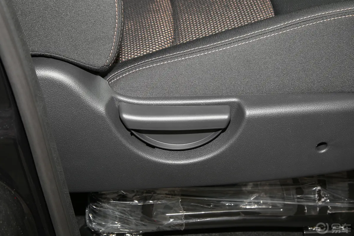 瑞风M3 PHEV2.0L 85km 舒适版 7座副驾座椅调节