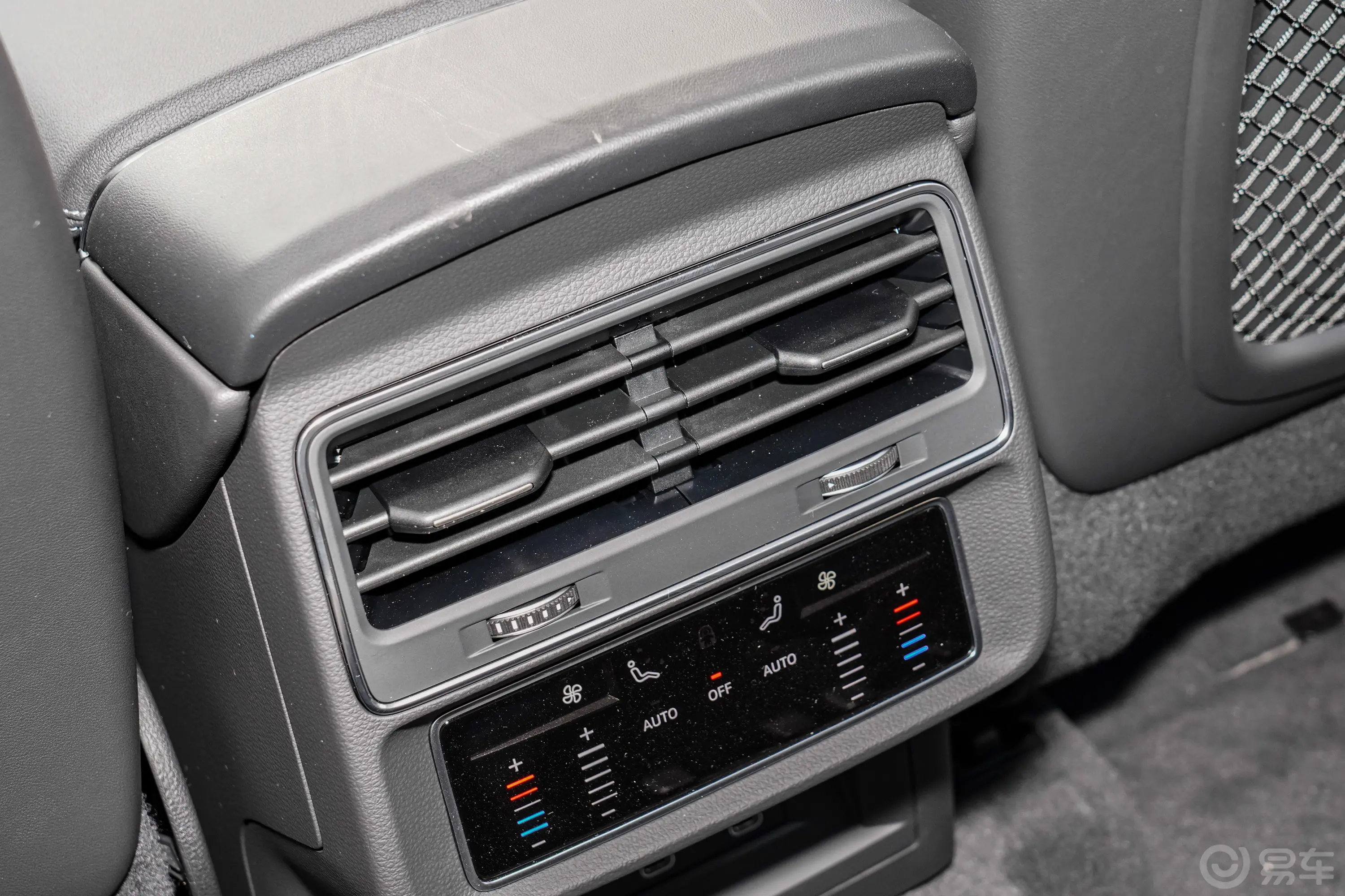 奥迪Q855 TFSI quattro 豪华动感型后排(第二排)出风口