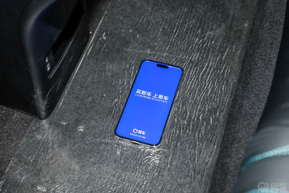 海豹06DM-i 1.5L 120km 旗舰型后排地板中间位置