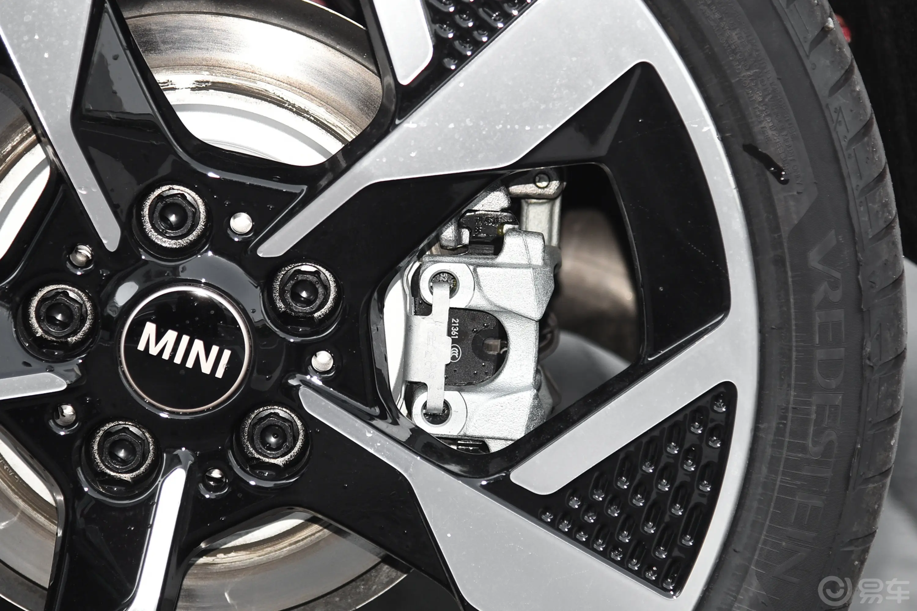 MINI2.0T COOPER S 艺术家 五门版后刹车卡钳