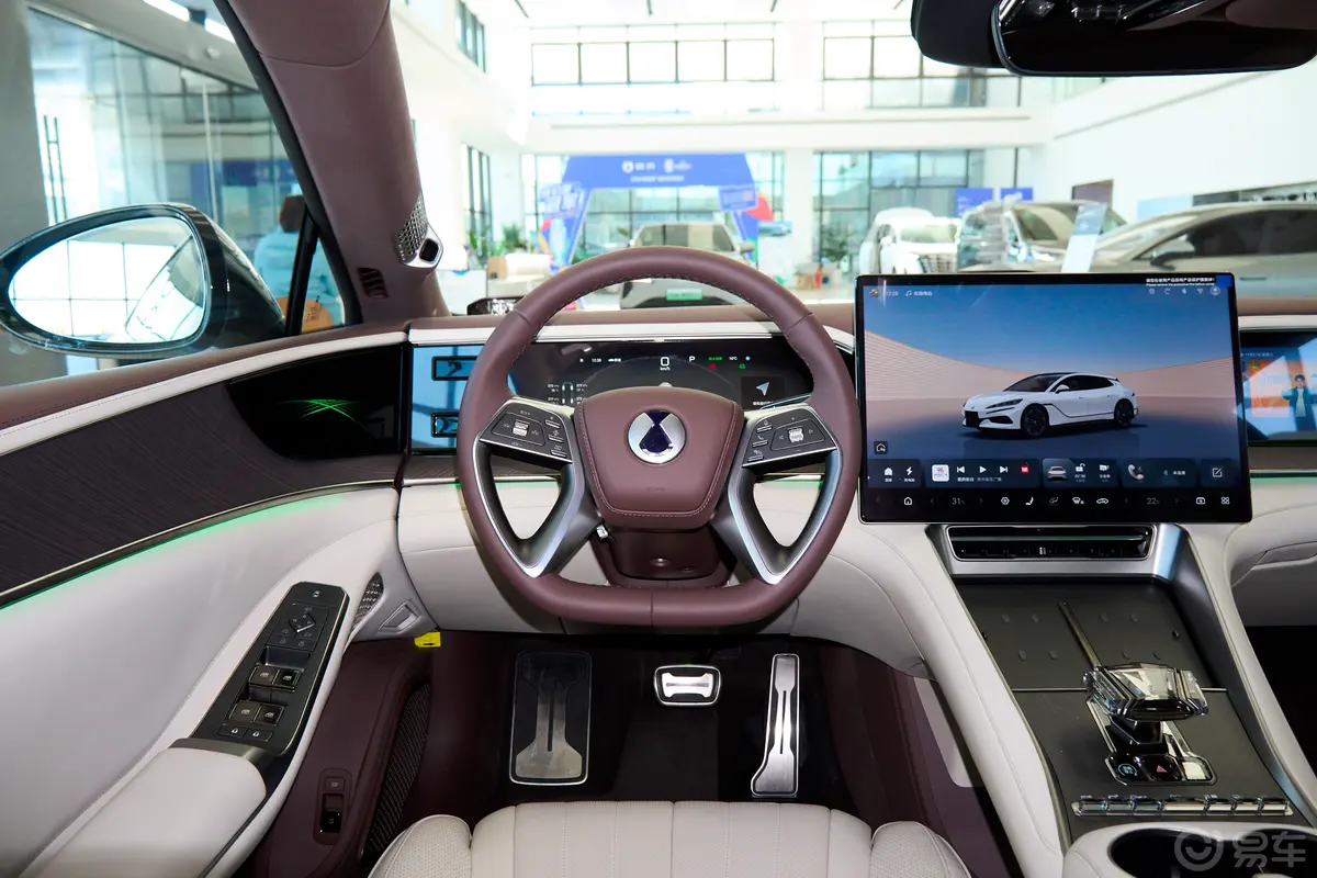腾势Z9GTEV 630km Pro版驾驶位区域