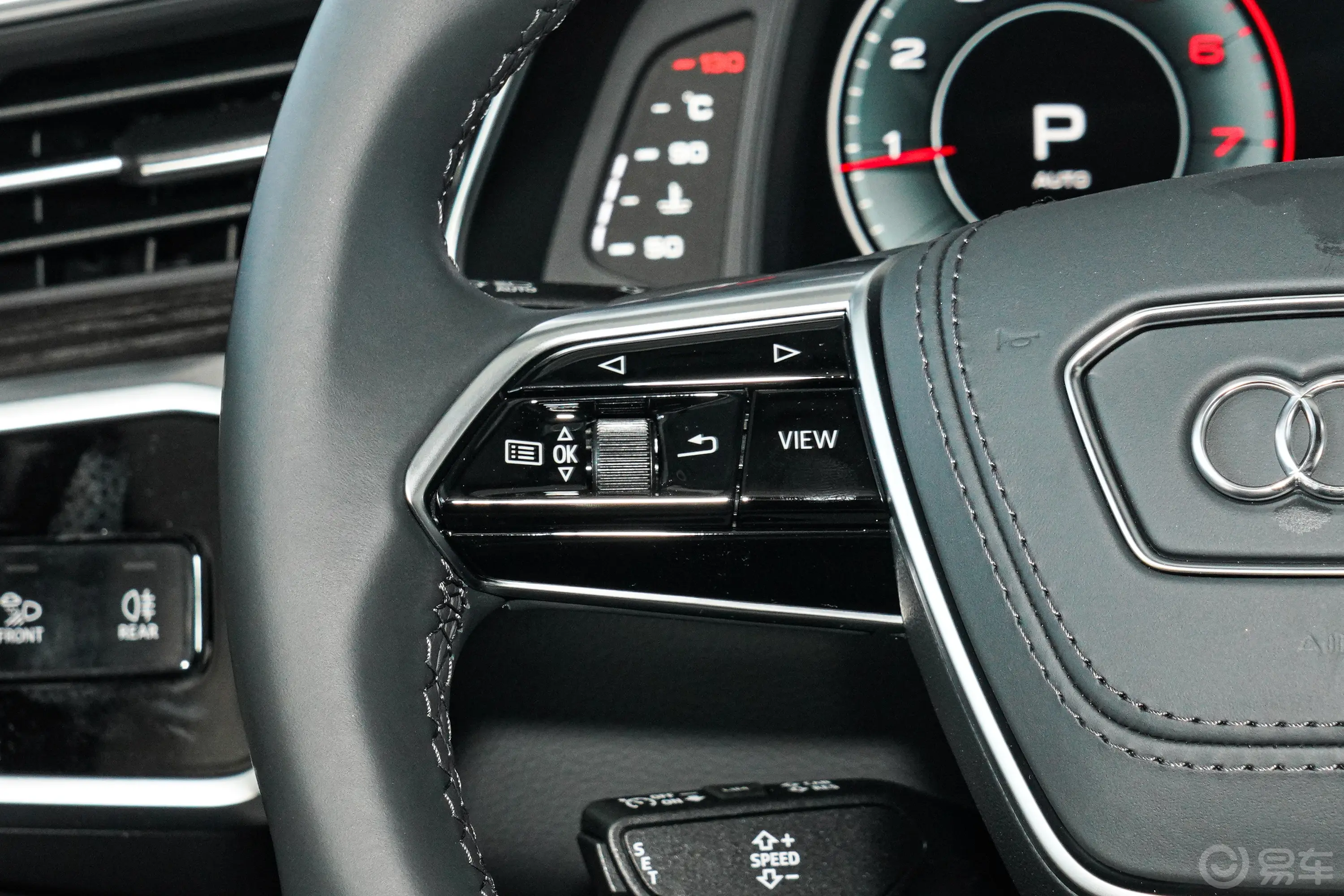 奥迪A6L45 TFSI quattro 臻选动感型左侧方向盘功能按键