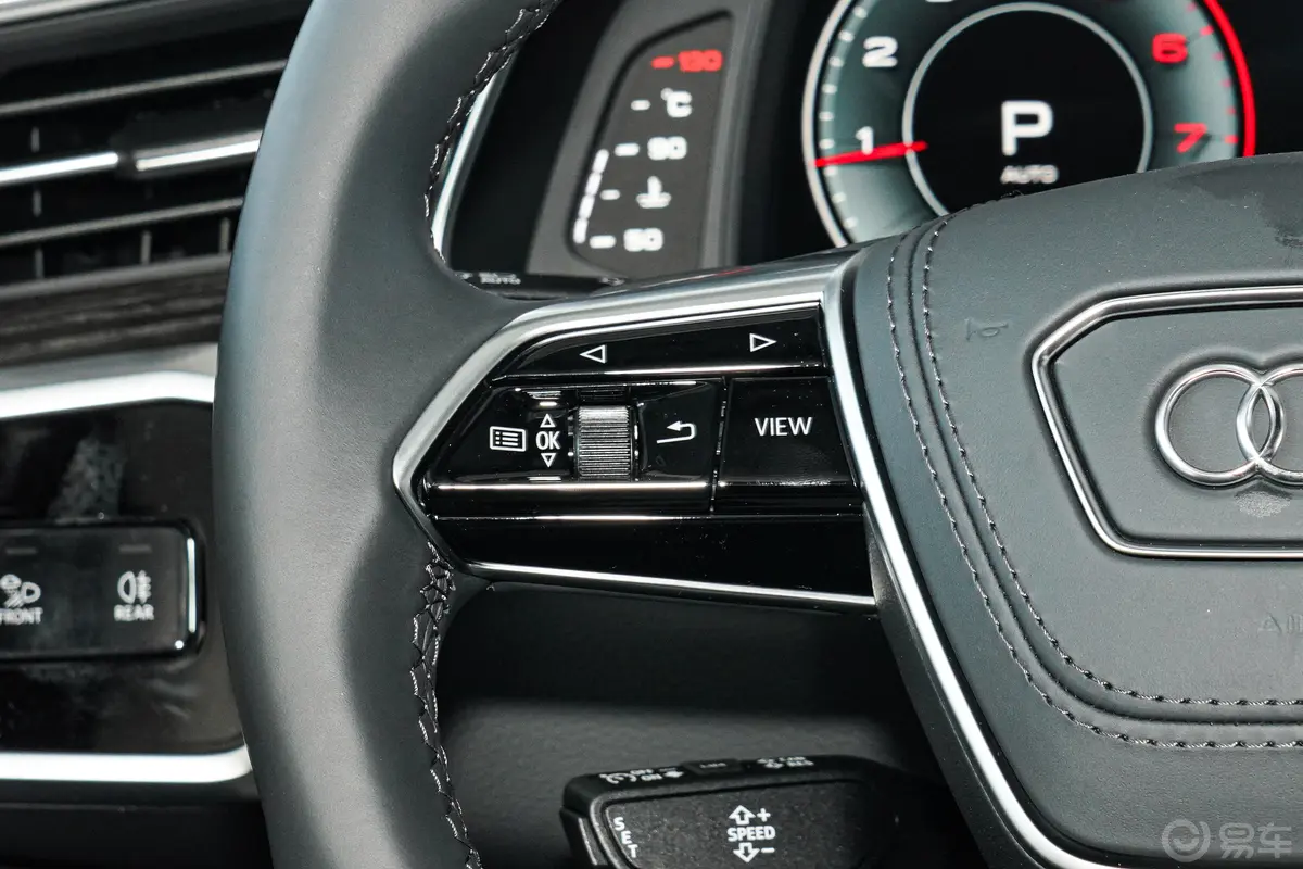 奥迪A6L45 TFSI quattro 臻选动感型左侧方向盘功能按键