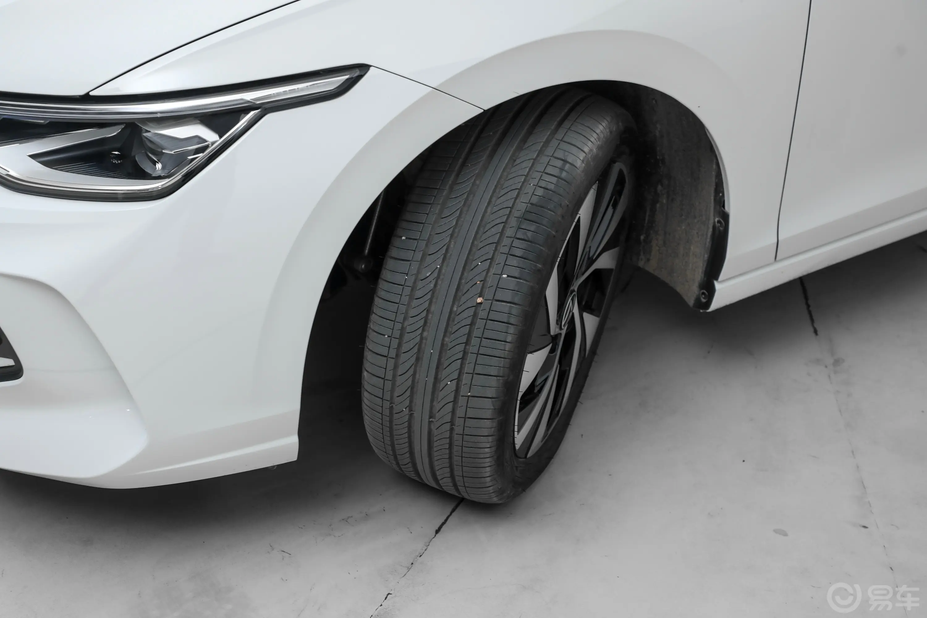 高尔夫300TSI Pro轮胎花纹