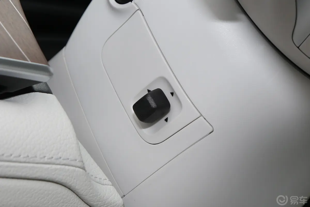 奔驰EQEEQE 500 4MATIC 先锋版方向盘调节