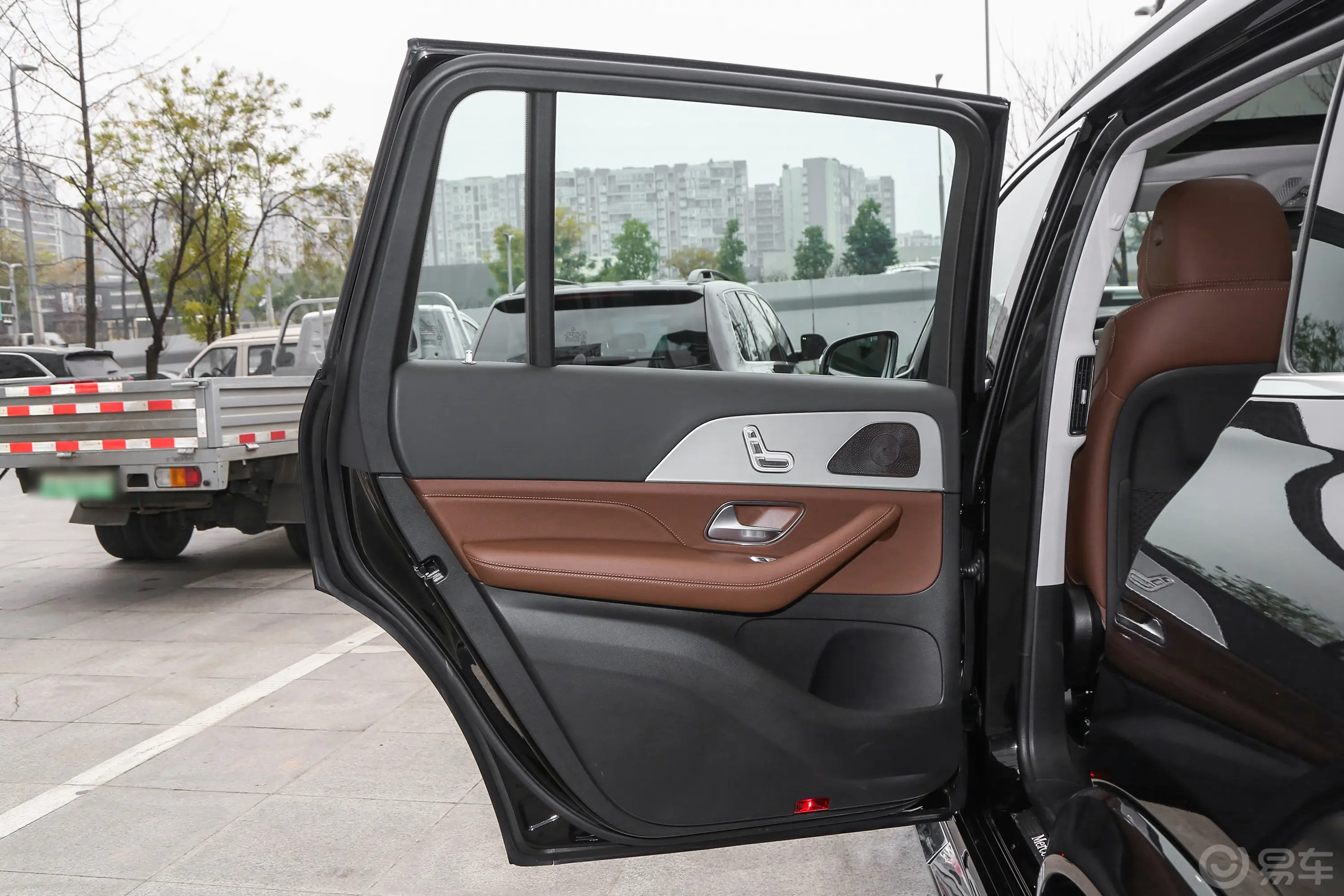 奔驰GLSGLS 450 4MATIC 动感型驾驶员侧后车门