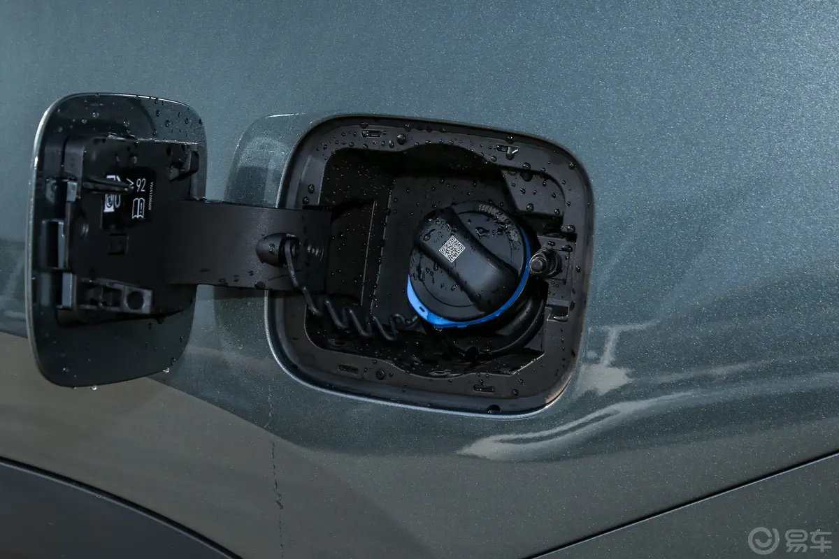 风云T81.5T 130km 尊贵版 5座加油口