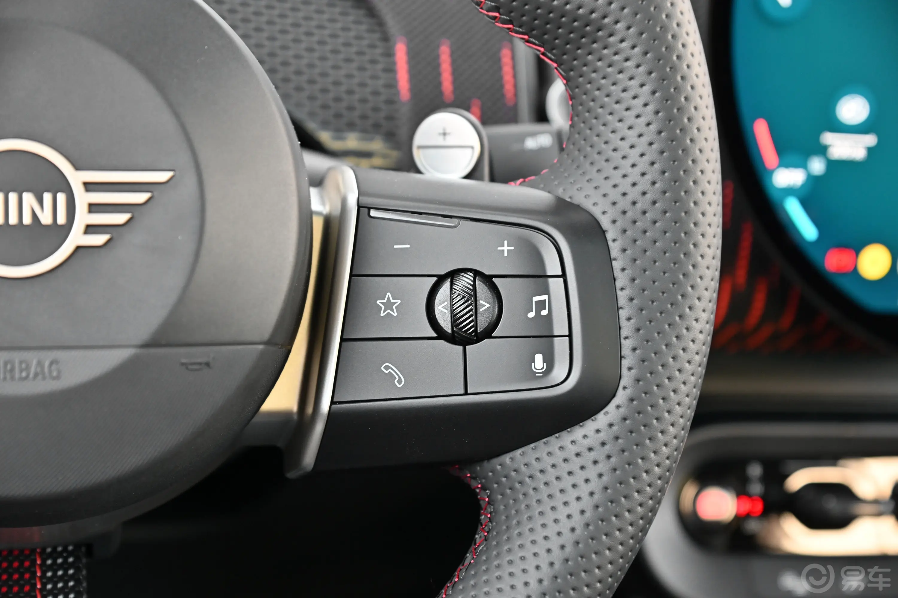 MINI JCW COUNTRYMAN2.0T JOHN COOPER WORKS右侧方向盘功能按键