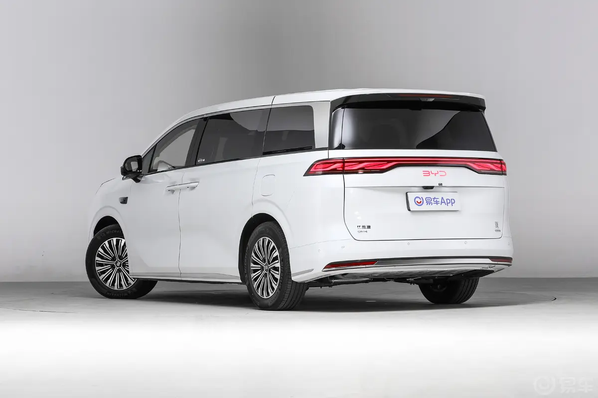 夏DM-i 1.5T 180km 卓越型侧后45度车头向左水平