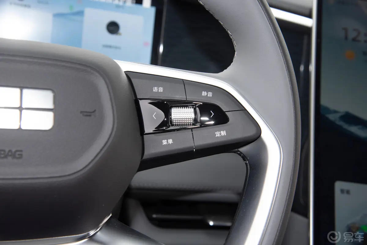 银河L7EM-i 1.5L 115km 探索版右侧方向盘功能按键