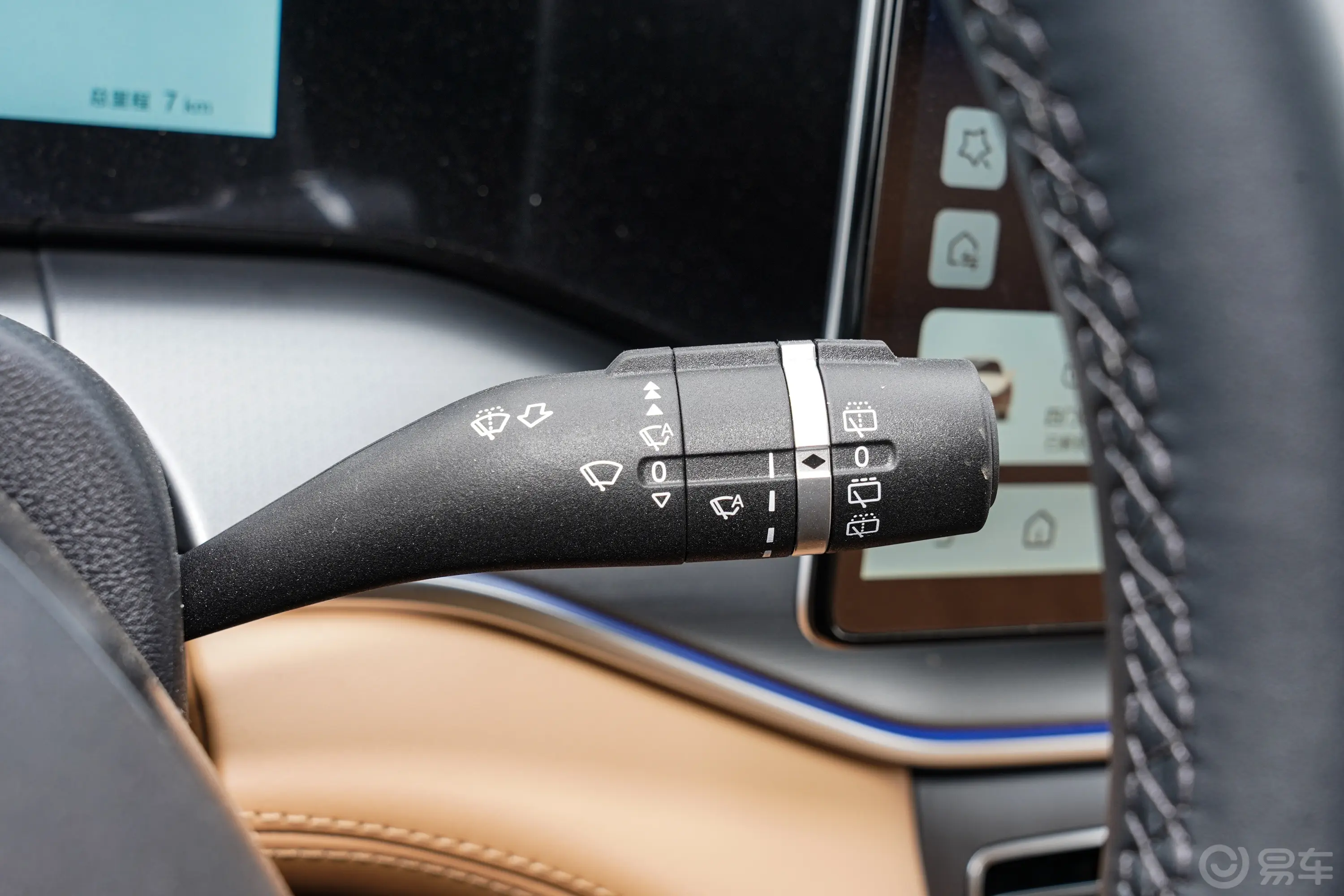 宋L DM-i智驾版 1.5L 112km 超越型主驾驶位