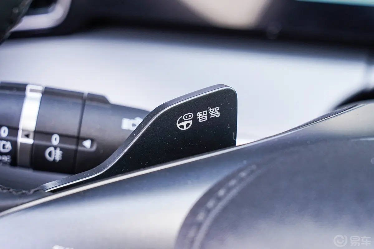 宋L DM-i智驾版 1.5L 112km 领先型主驾驶位