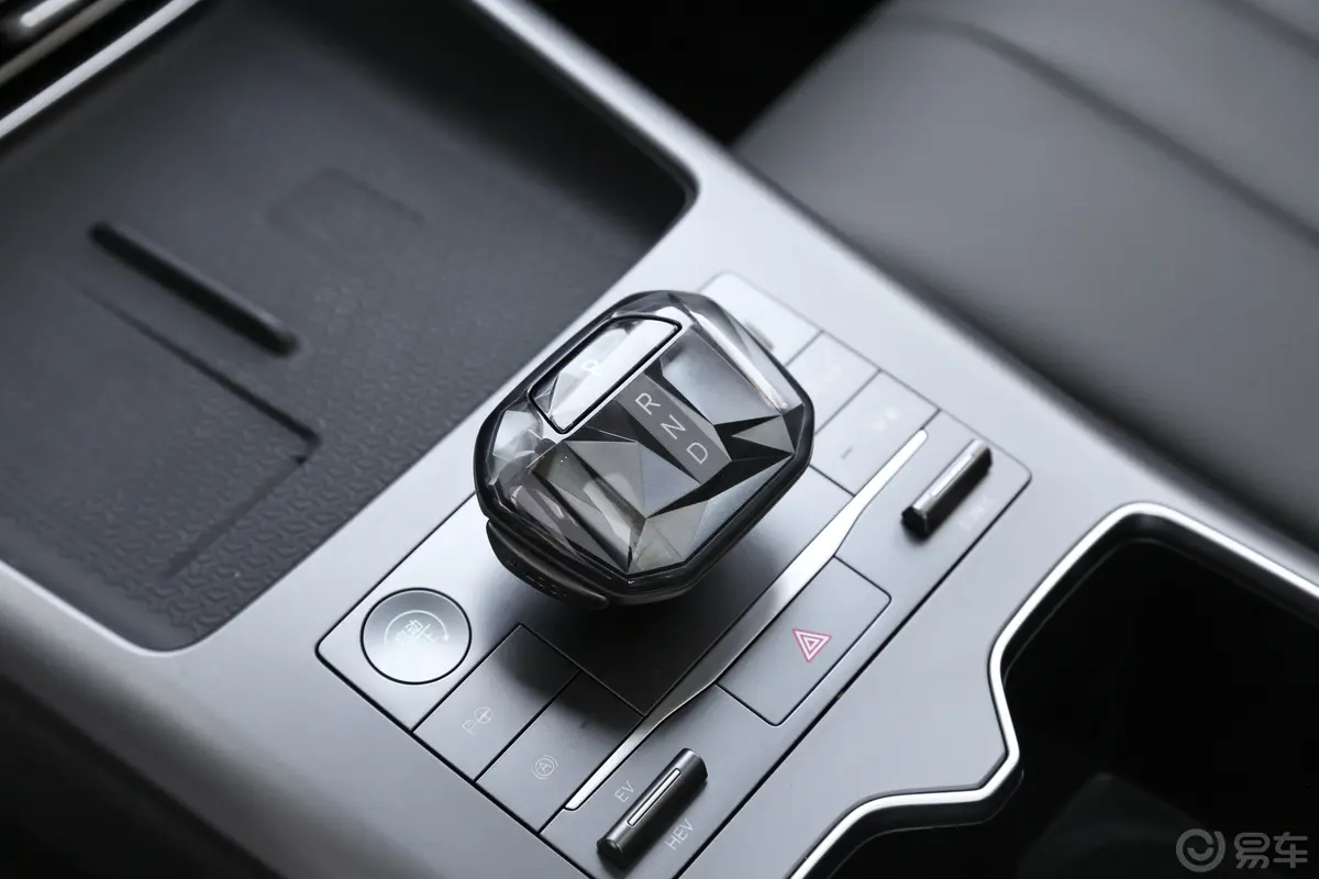 宋Pro新能源DM-i 智驾版 1.5L 115km 卓越型换挡装置