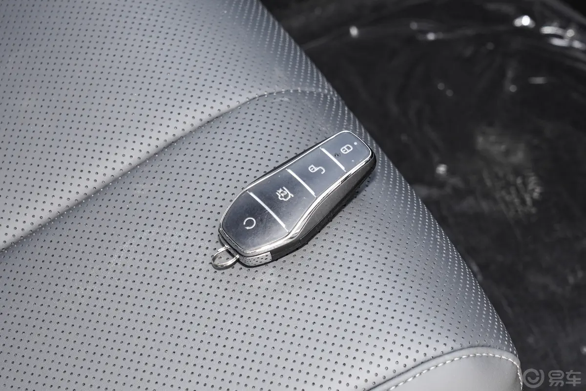 秦LDM-i 智驾版 1.5L 80Km 领先型钥匙正面