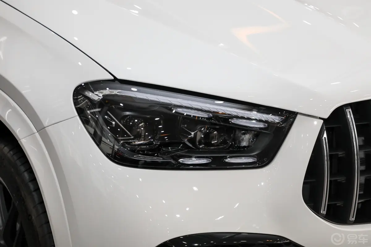 奔驰GLE AMGAMG GLE 53 4MATIC+大灯侧45度俯拍