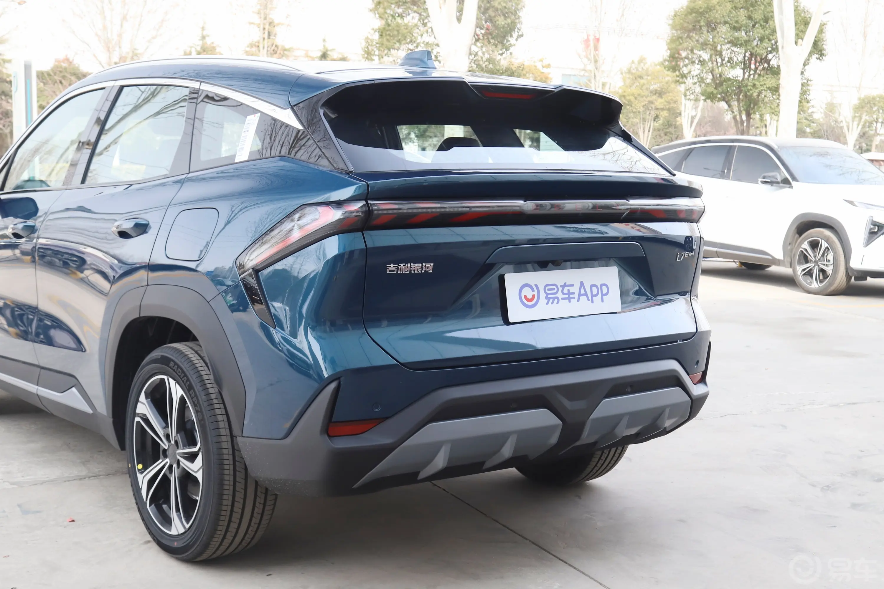 银河L7EM-i 1.5L 115km 探索＋版车尾特写