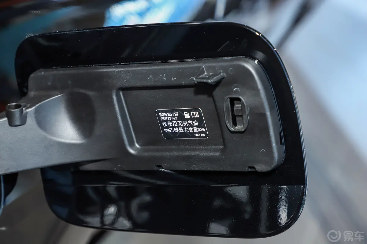 宝马M4M4 双门轿跑车 M xDrive 雷霆版动力底盘