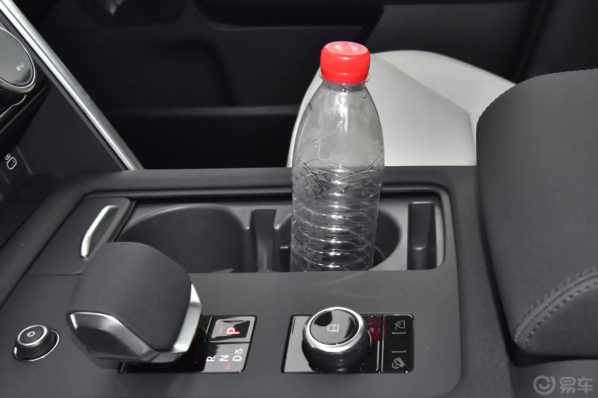 发现3.0T 360PS S前排杯架