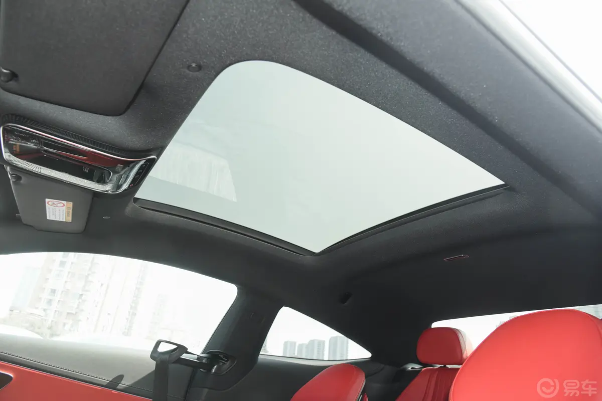 奔驰CLECLE 300 4MATIC 豪华型轿跑车天窗内拍关闭