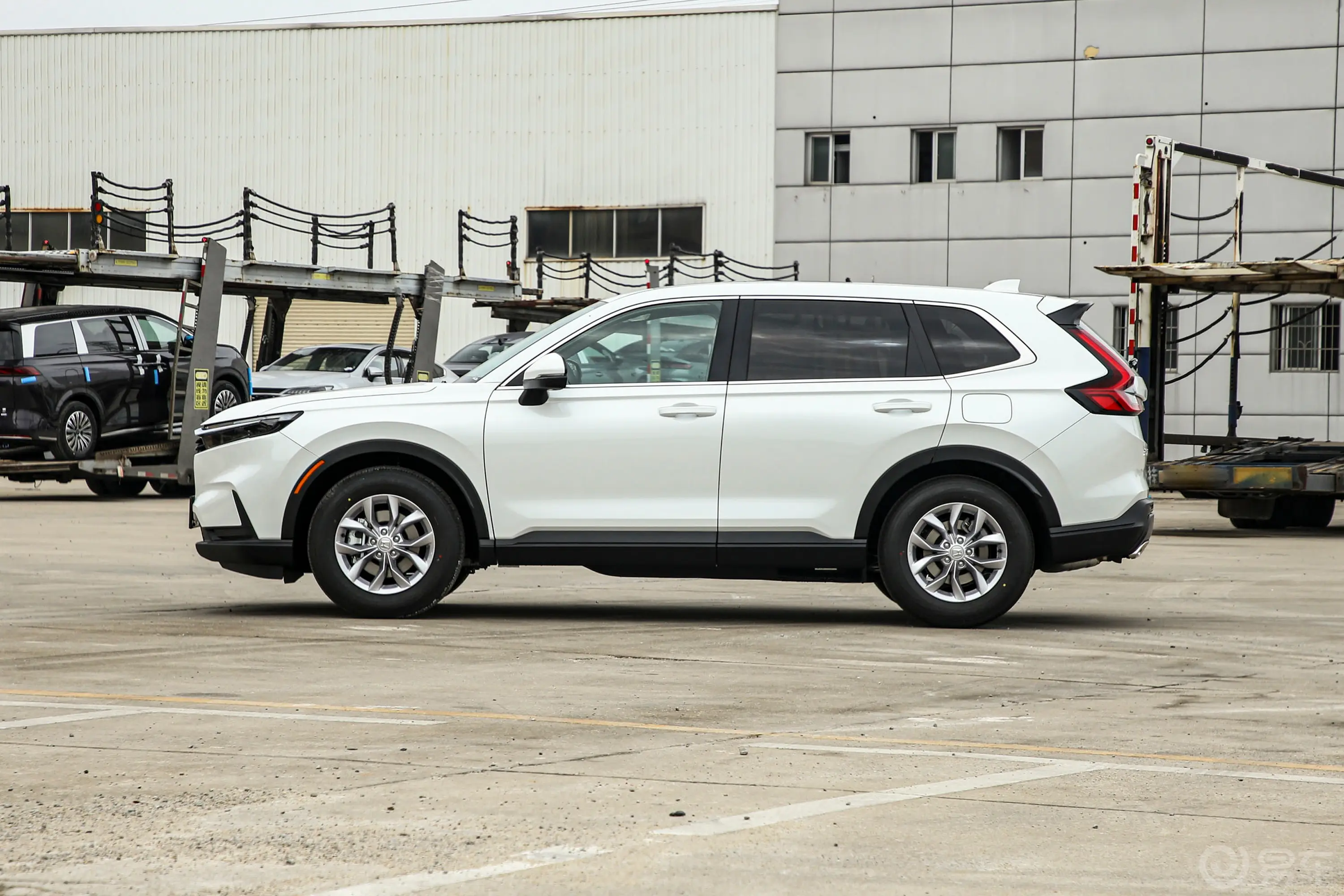 本田CR-V240TURBO 两驱锋尚版 5座正侧车头向左水平