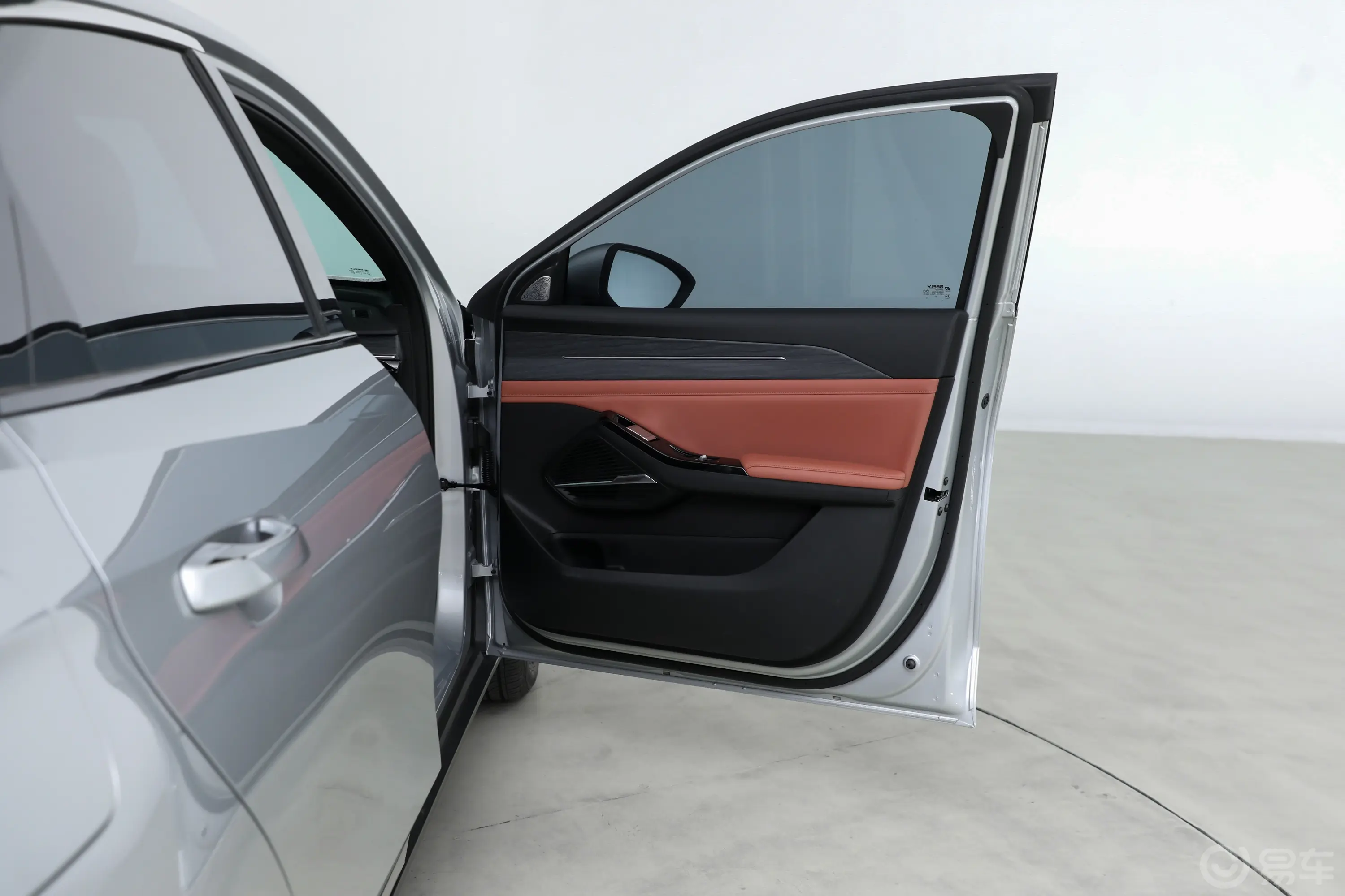 银河L6EM-i 1.5L 140km 星舰版副驾侧前车门