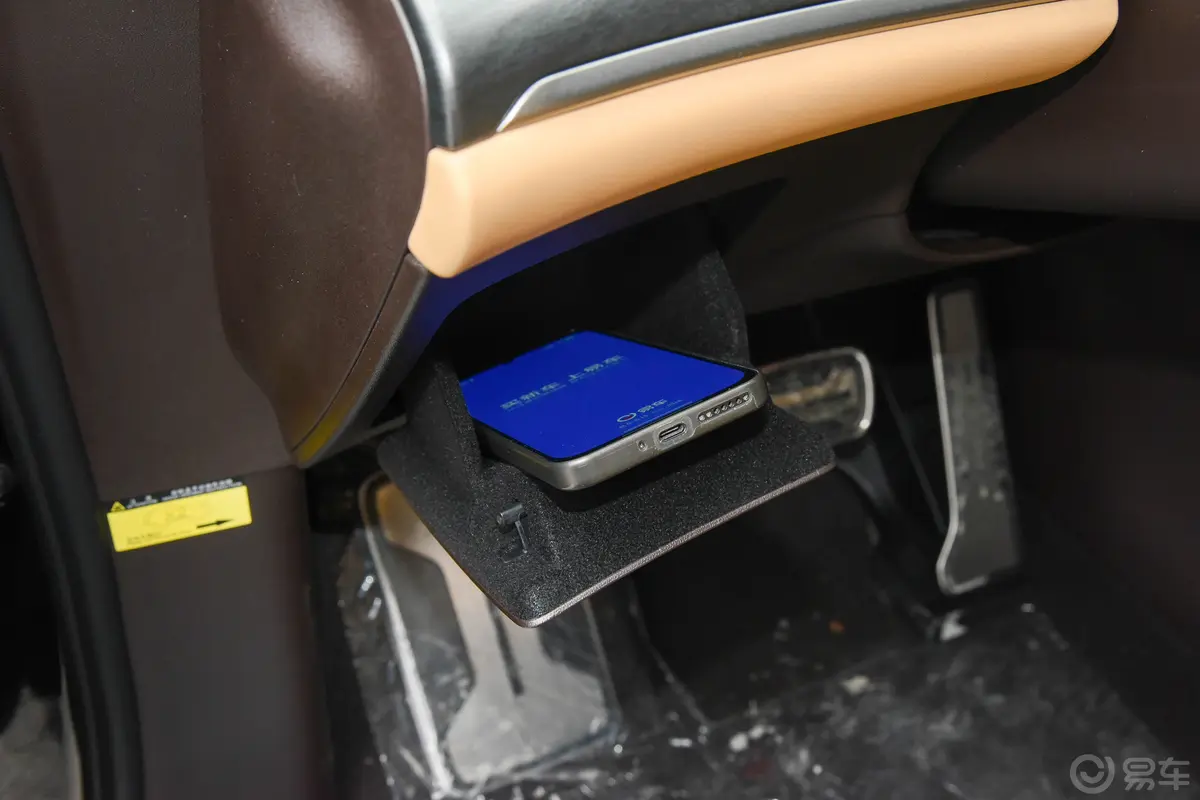 腾势D9EV 智驾版 620km 前驱豪华型 7座主驾驶位