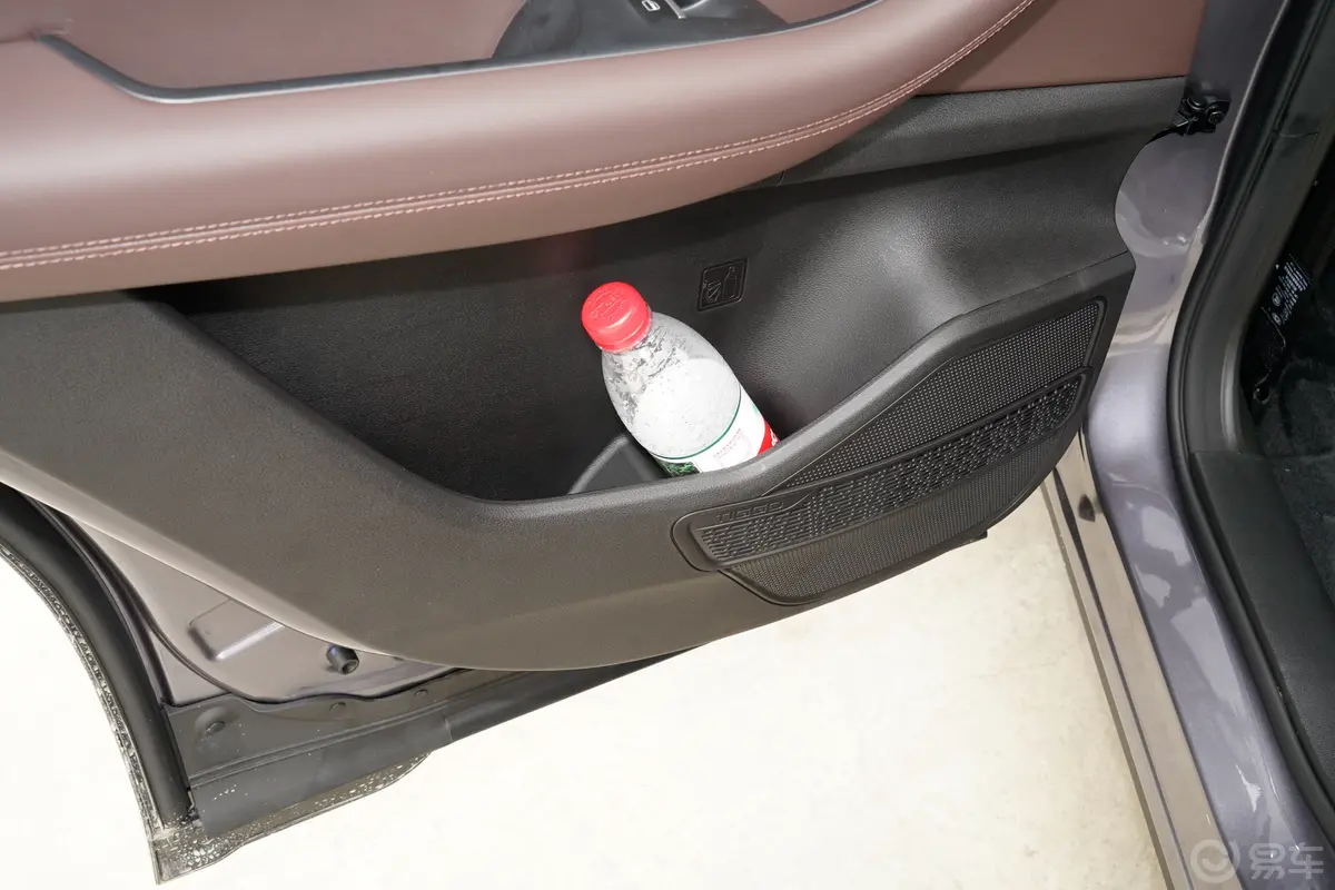 瑞虎7卓越版 1.5T 手动两驱舒适版后排功能