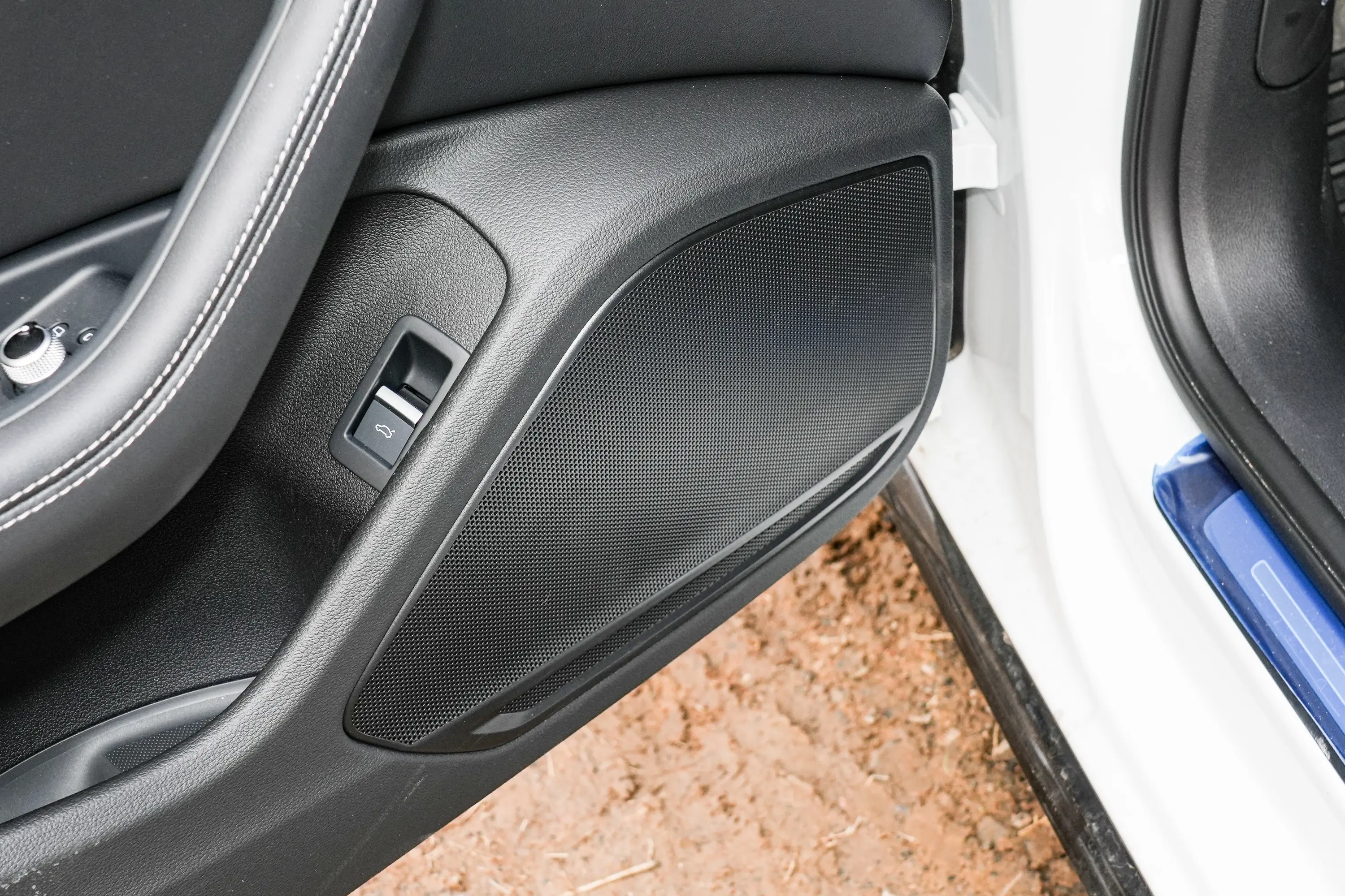 奥迪A4L200万辆悦享版 40 TFSI 豪华动感型音响和品牌