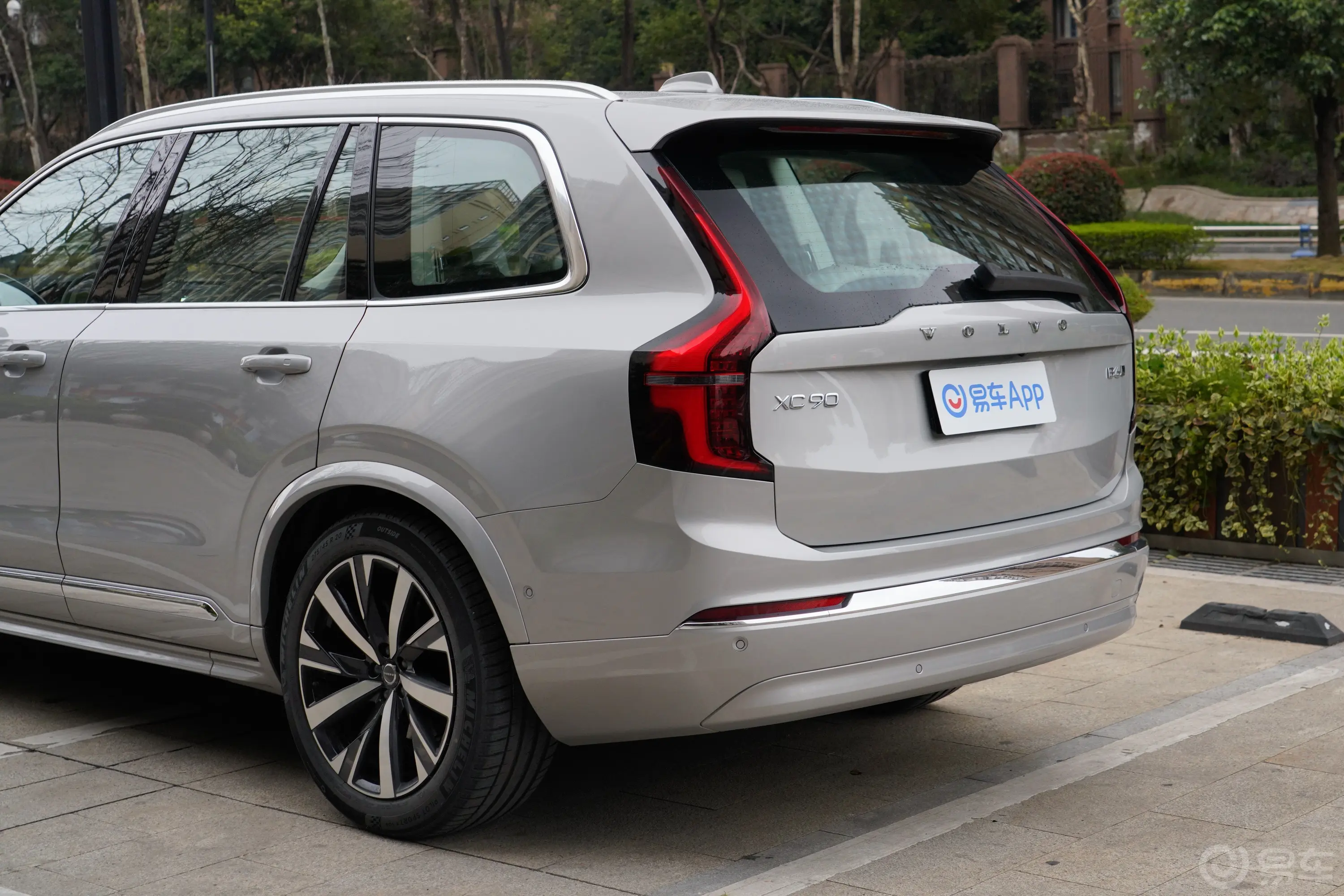 沃尔沃XC90改款 B6 智雅豪华版 6座车尾特写