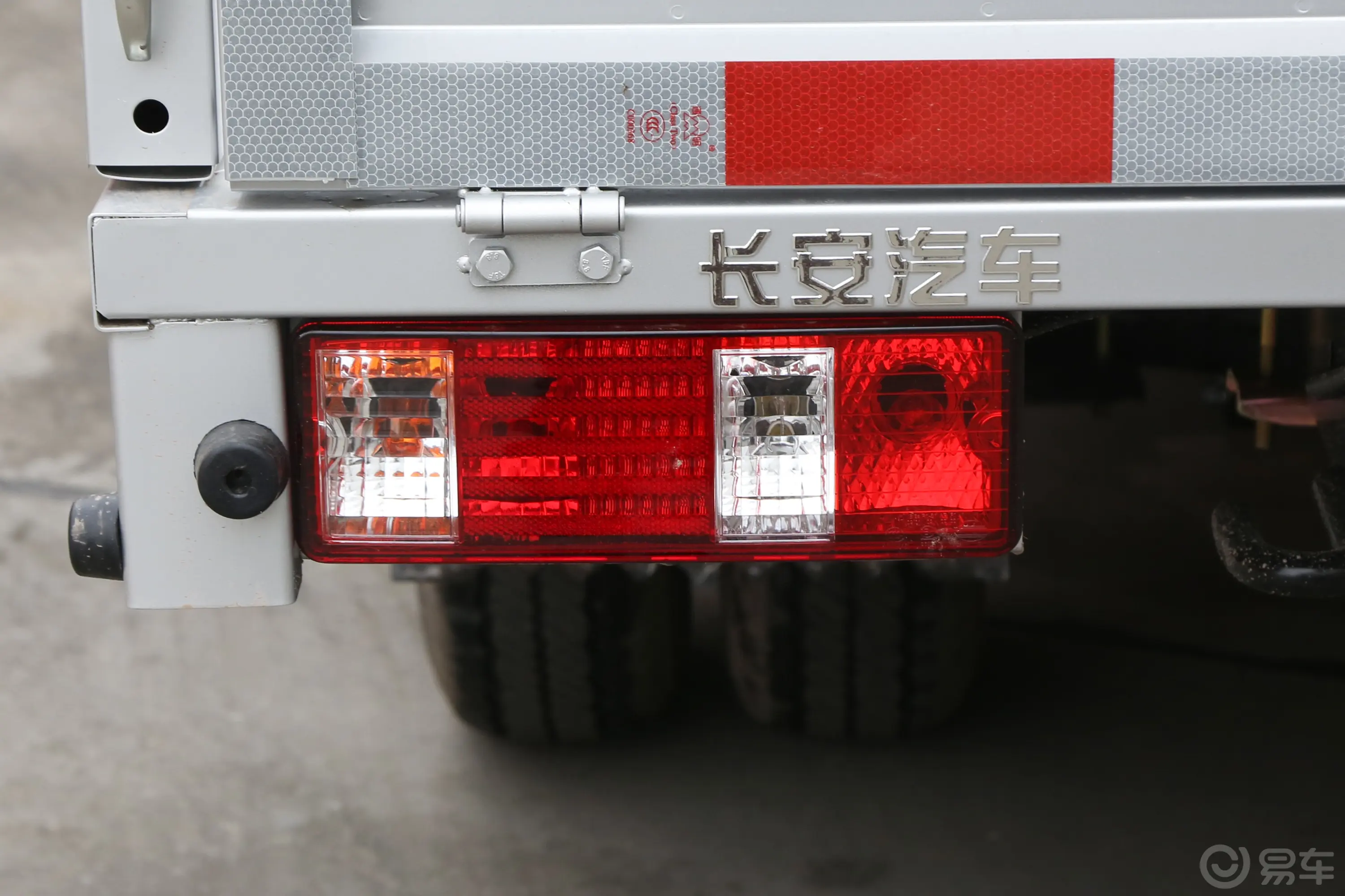 跨越王X3 EV350km 栏板车舒适版外观灯组