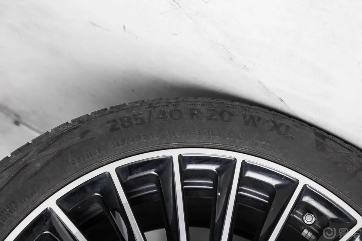 奔驰GLC轿跑GLC 300 4MATIC 轿跑SUV后轮胎尺寸
