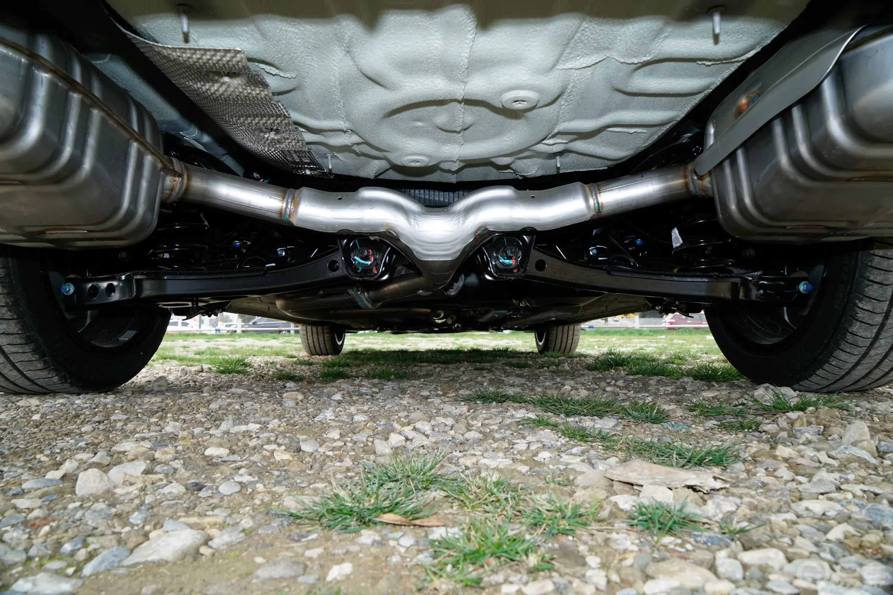 艾瑞泽82.0T 双离合劲后悬架整体