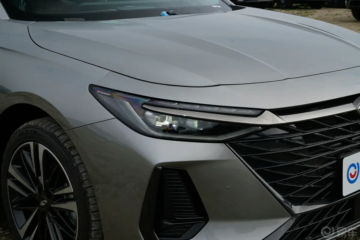 艾瑞泽82.0T 双离合劲外观灯组