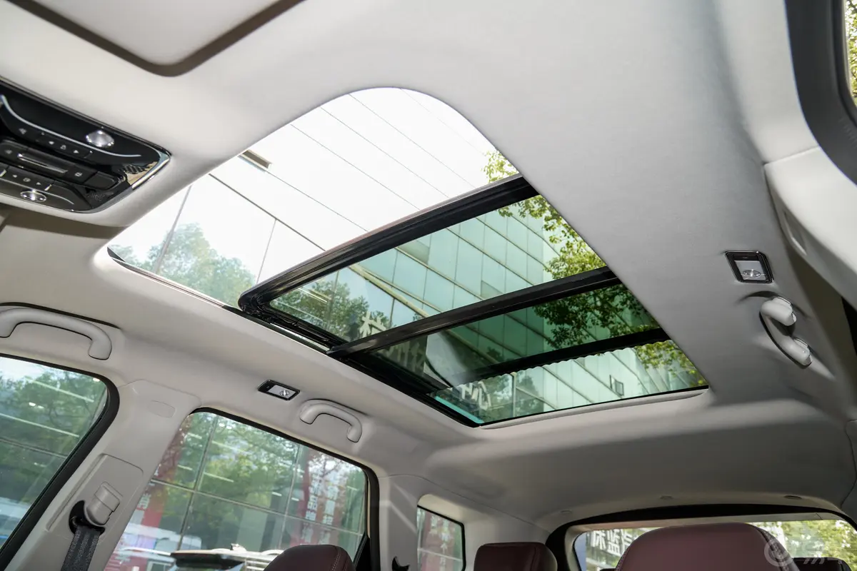 捷途X90 PLUS超越版 1.6T 双离合别墅 7座中控