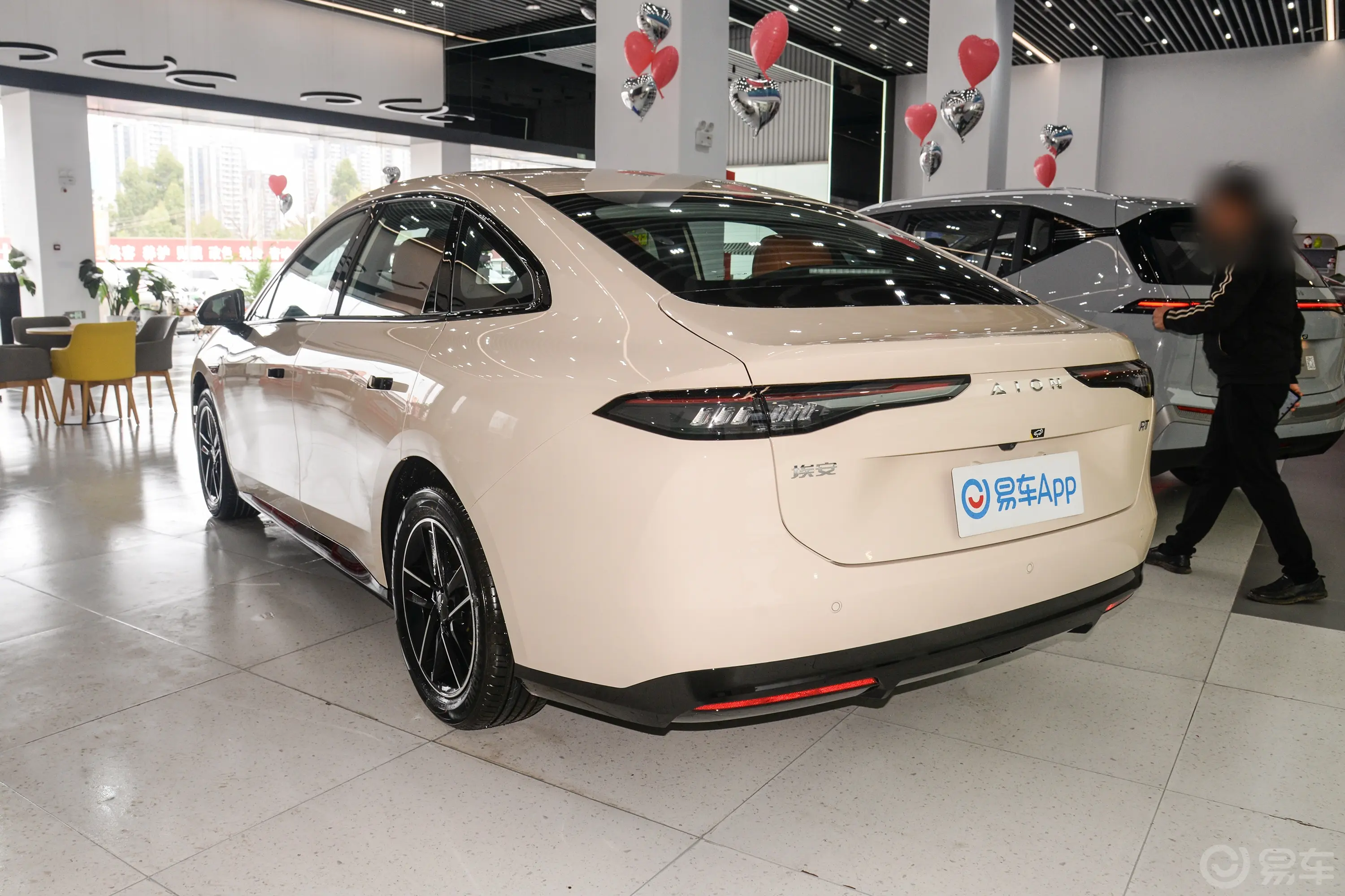 AION RT650km 智享版侧后45度车头向左水平