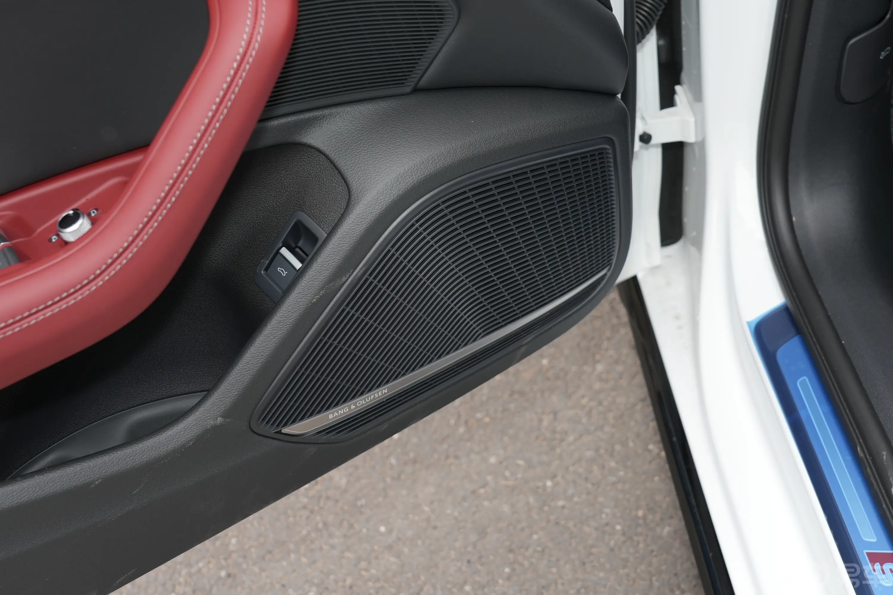 奥迪A4L200万辆悦享版 40 TFSI B&O星夜版音响和品牌