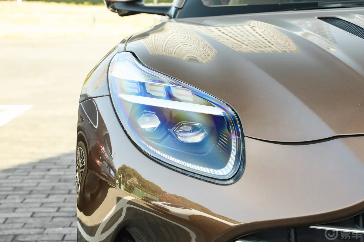 阿斯顿·马丁DB124.0T V8 Volante外观灯组
