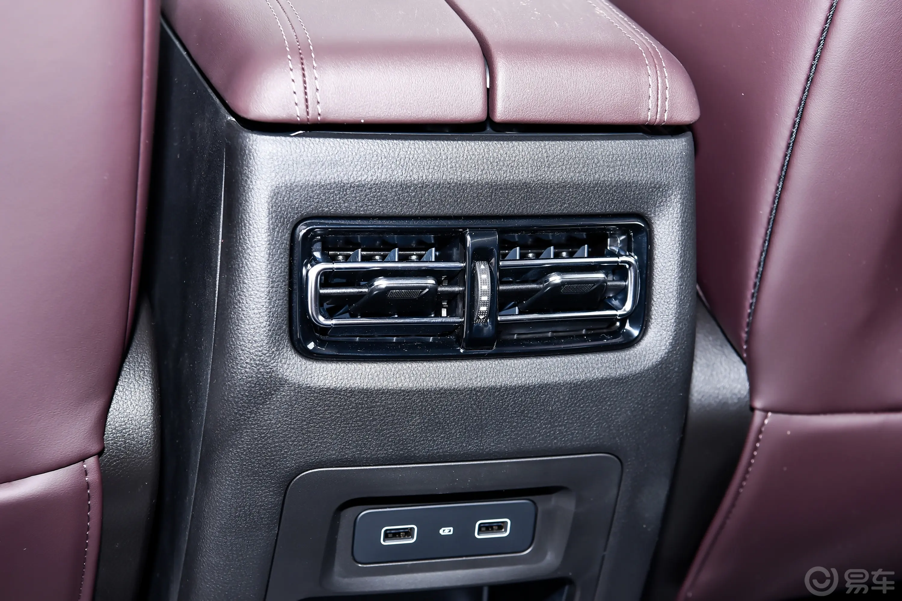 捷途X90 PLUS1.6T 双离合精英版 5座后排(第二排)出风口
