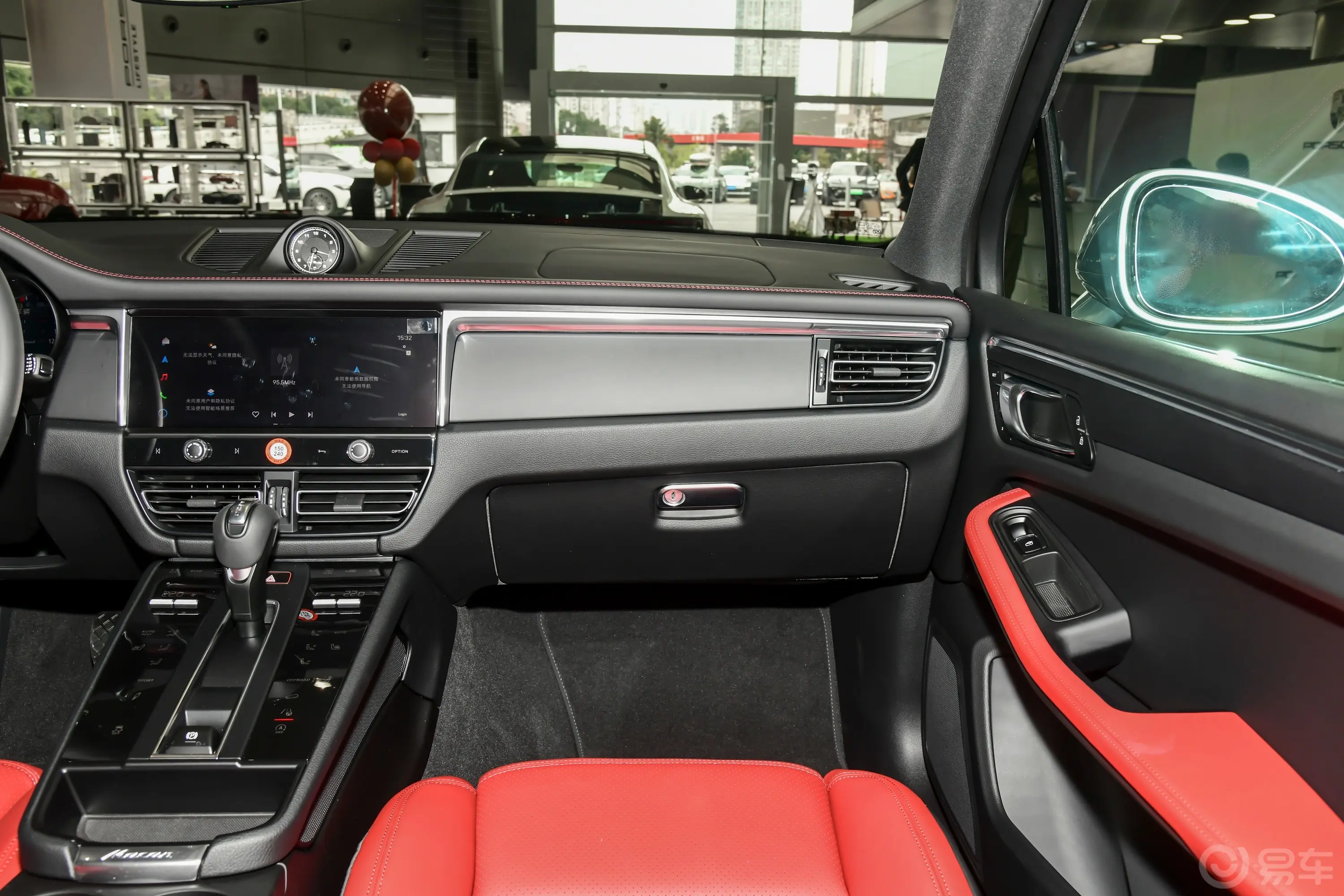 MacanMacan 2.0T 逐梦版副驾驶位区域