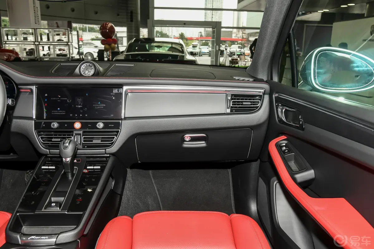 MacanMacan 2.0T 逐梦版副驾驶位区域