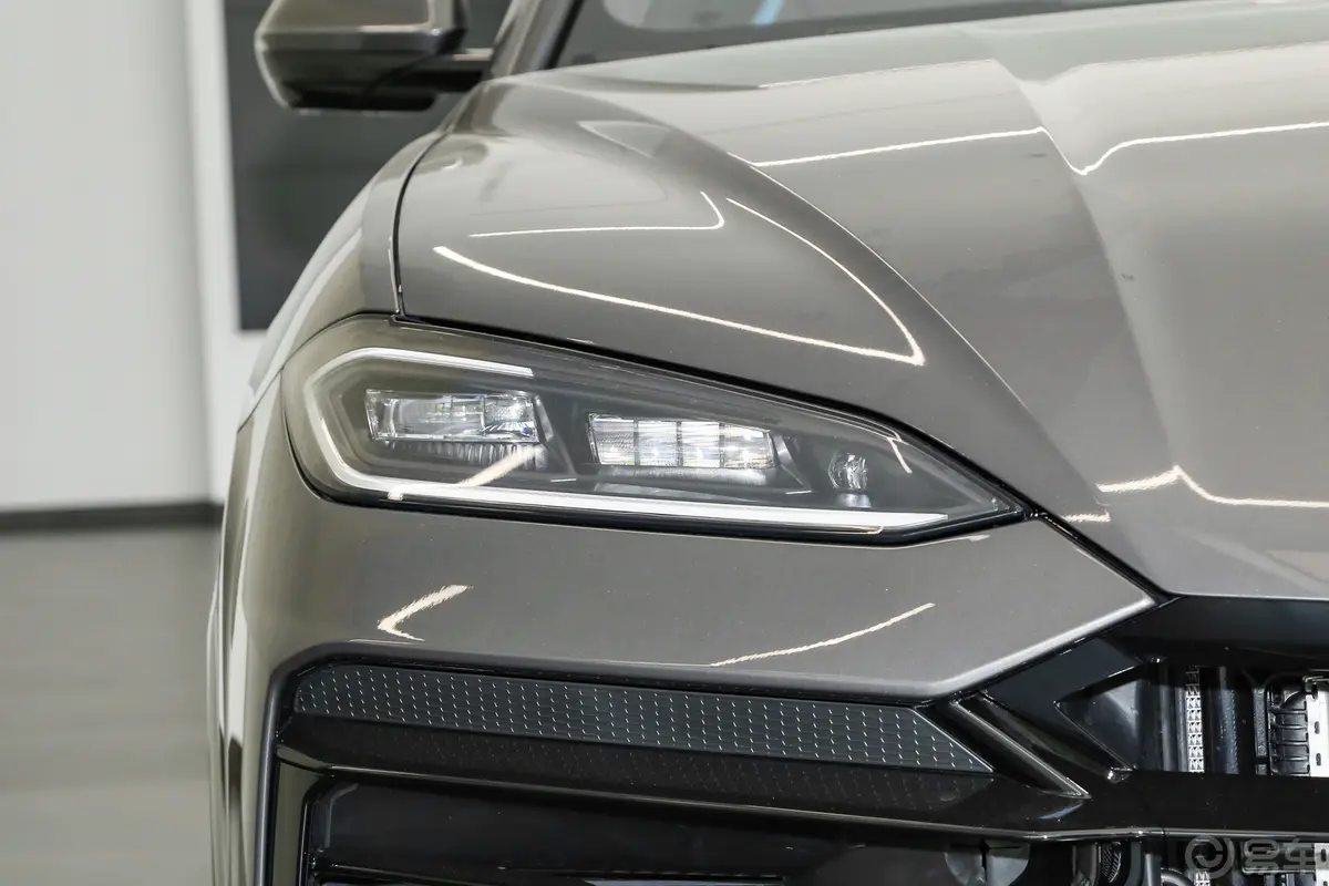 Urus SE4.0T 60km 标准版外观灯组