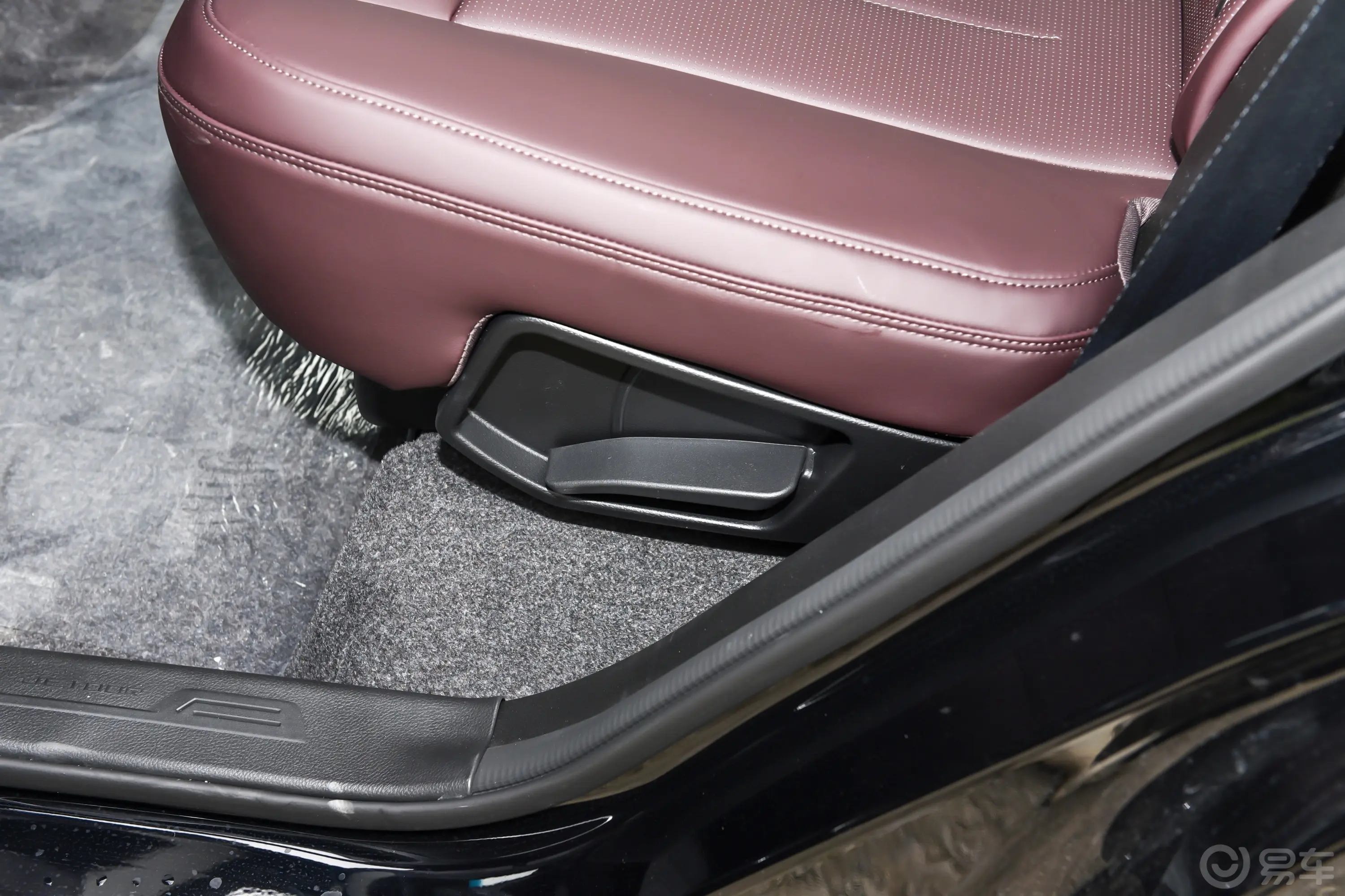 捷途X90 PLUS1.6T 手动舒适版 5座后排功能