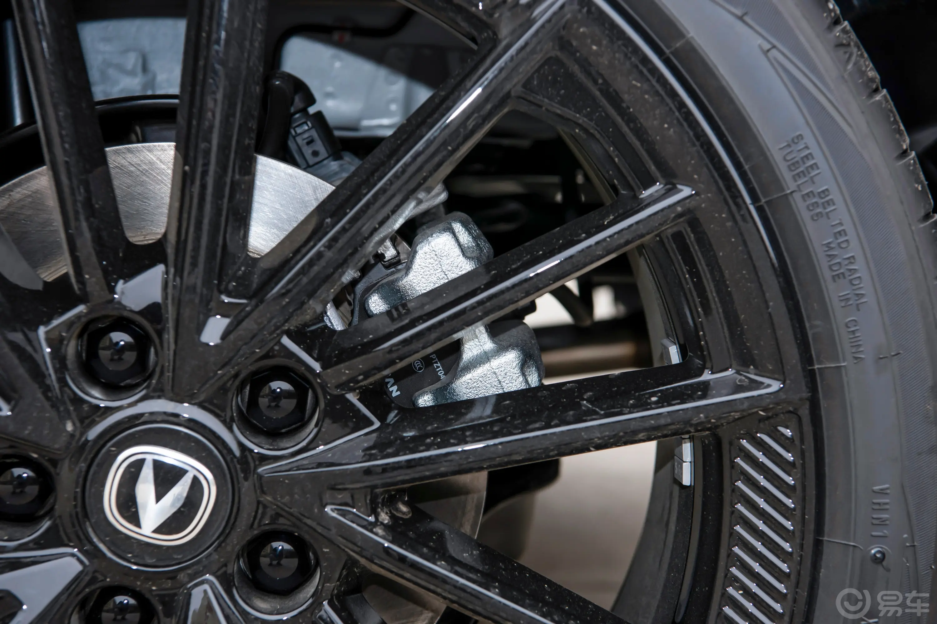 长安UNI-V1.5T 500Bar高能运动版后刹车卡钳