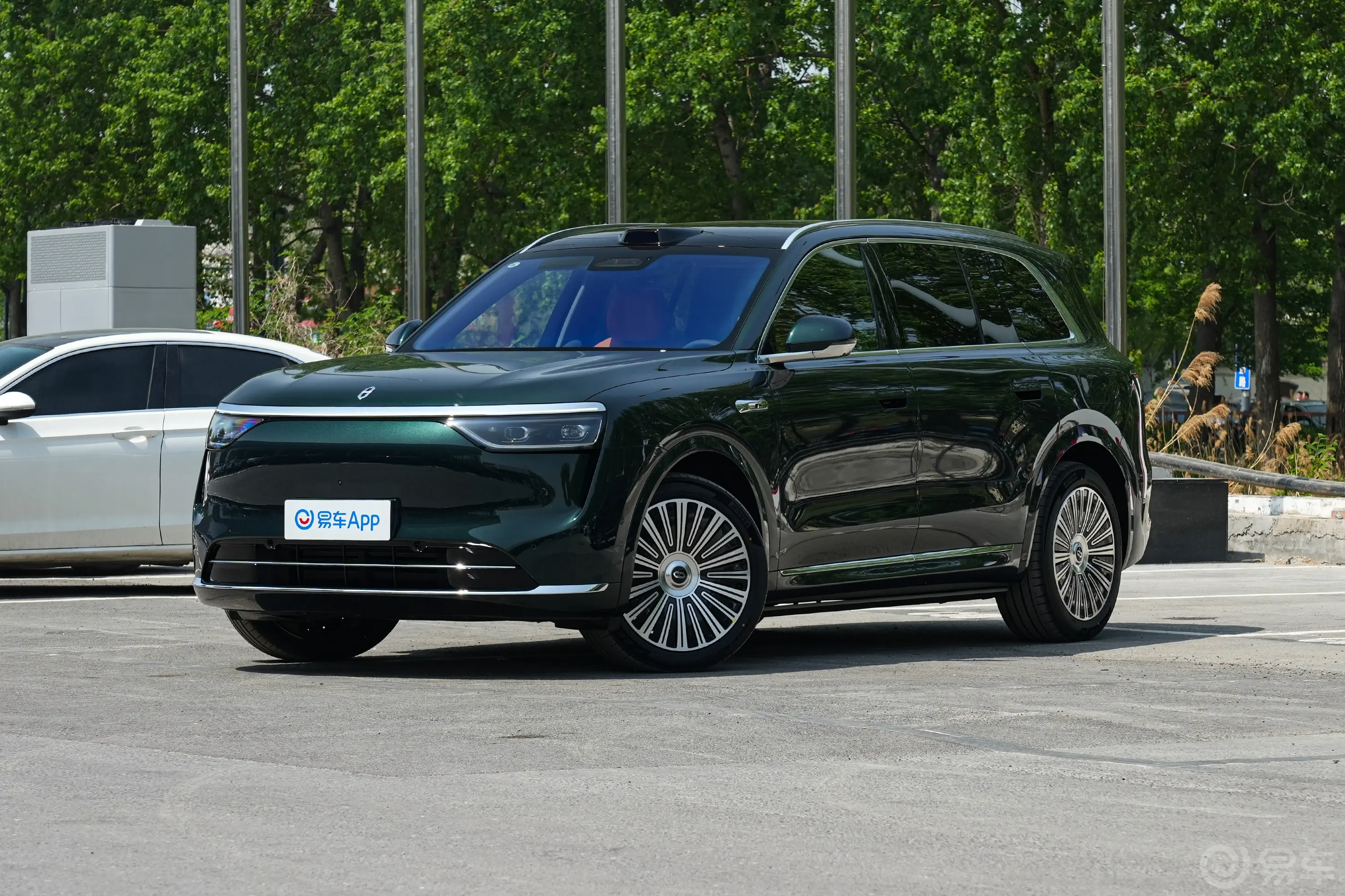 问界M8增程版 310km Ultra 6座侧前45度车头向左水平