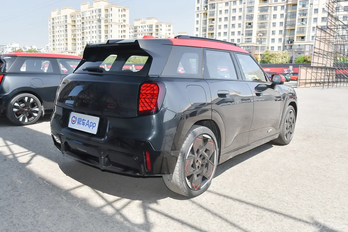 电动MINI JCW ACEMAN406km JOHN COOPER WORKS侧后45度车头向右水平